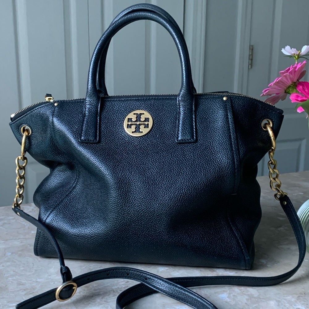 Tory Burch Black Leather Tote large with Signature Gold Medallion classic luxury